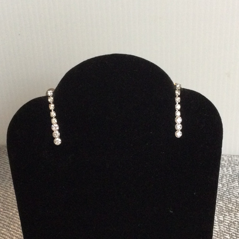 🌺$3.00 must bundle 🌺Dangle Faux Diamond Earrings